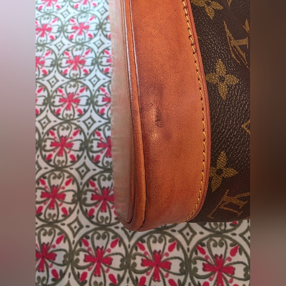 Well Loved Louis Vuitton Alma PM - Picture 12 of 17